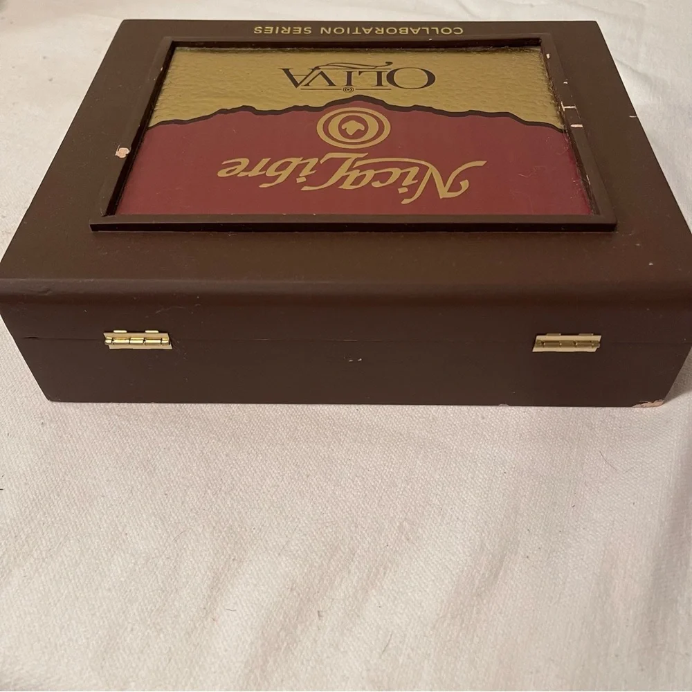 Tight Fitting Snap Closure Latch Wooden Cigar Box
